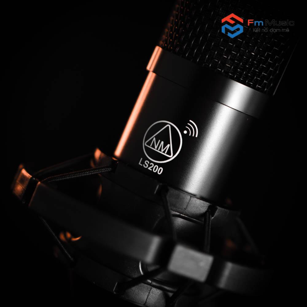 Combo  Focusrite Scarlett Solo Gen 4 và Micro NA9304 Combo  Focusrite Scarlett Solo Gen 4 và Micro NA9304