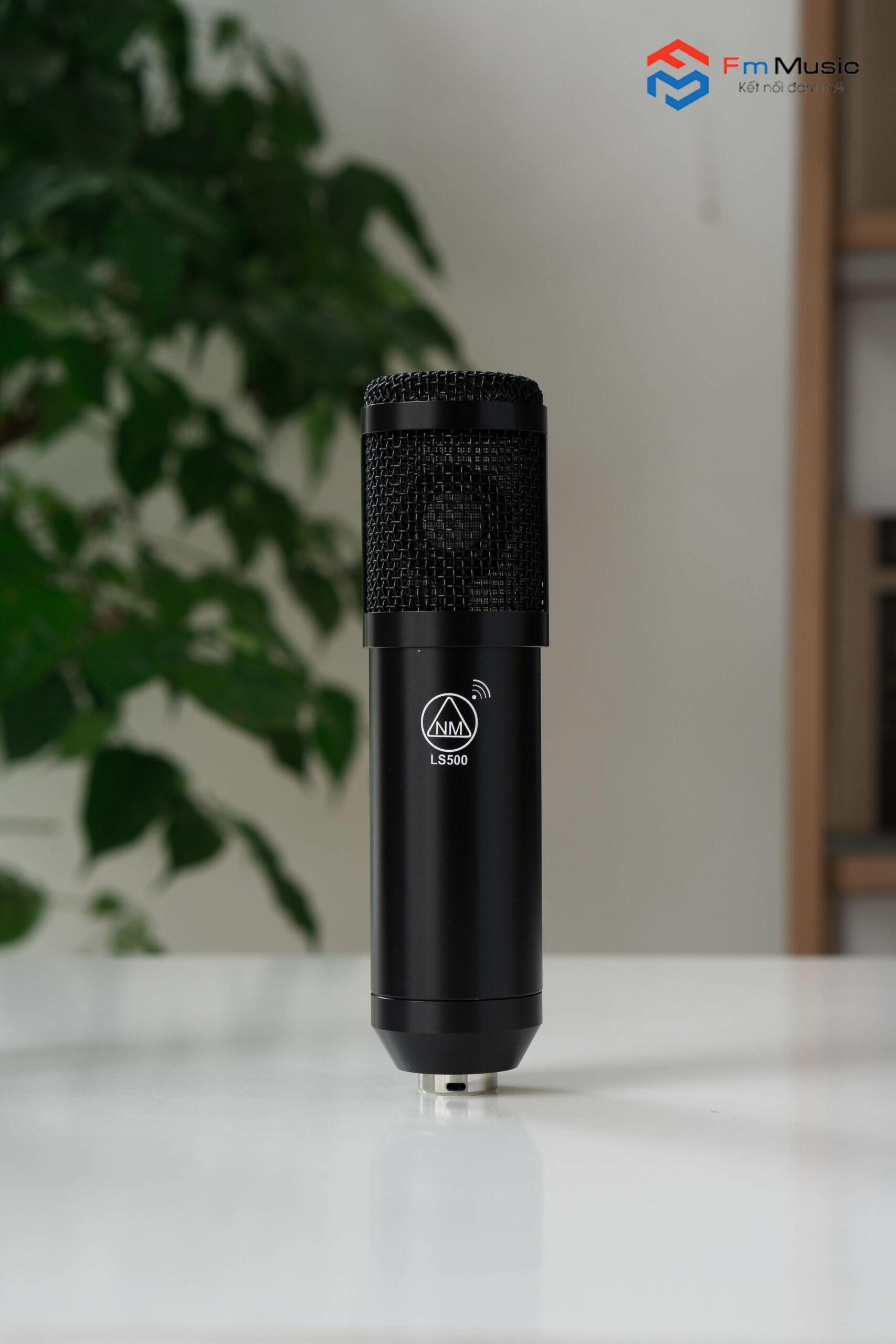 Combo  Focusrite Scarlett Solo Gen 4 và Micro NA9304 Combo  Focusrite Scarlett Solo Gen 4 và Micro NA9304