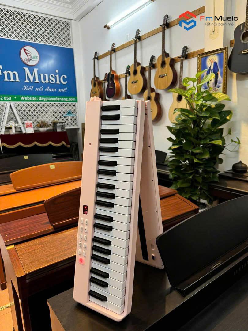 Đàn Piano Go Japan Gấp Gọn – Nhỏ gọn dễ dàng di chuyển (Có 3 màu: Đen, trắng, hồng) Đàn Piano Go Japan Gấp Gọn – Nhỏ gọn dễ dàng di chuyển (Có 3 màu: Đen, trắng, hồng)