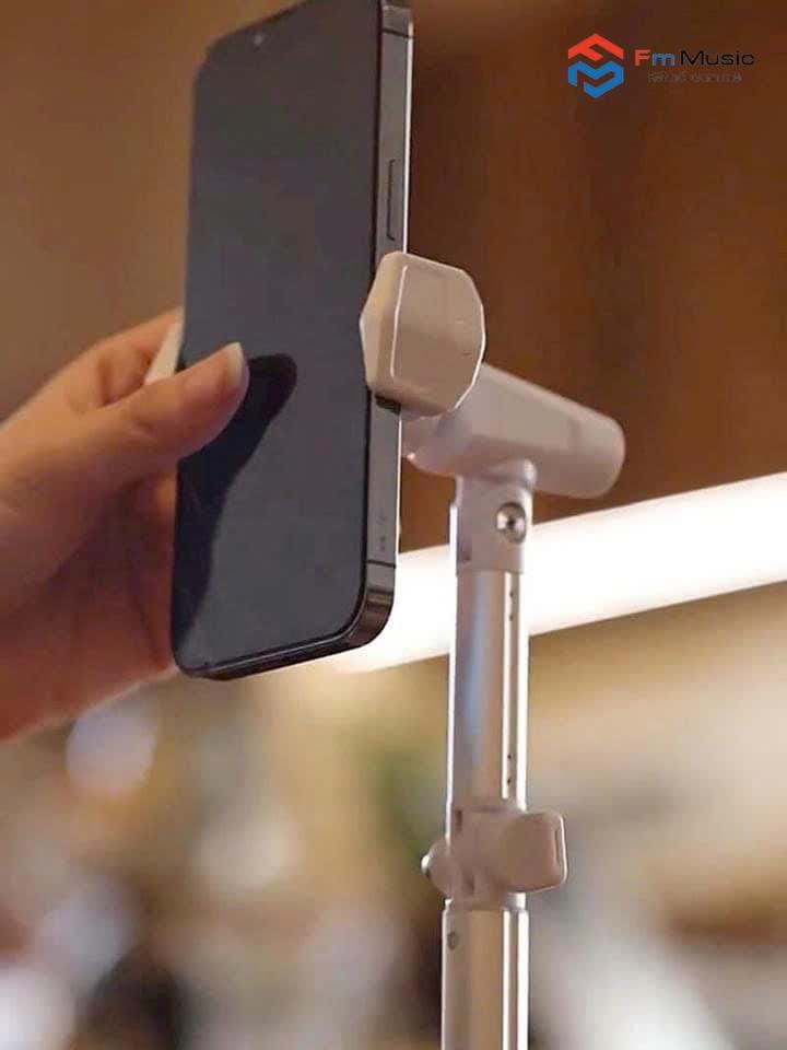 Chân kẹp điện thoại T10 để bàn rất chắc chắn, tiện lợi Chân kẹp điện thoại T10 để bàn rất chắc chắn, tiện lợi