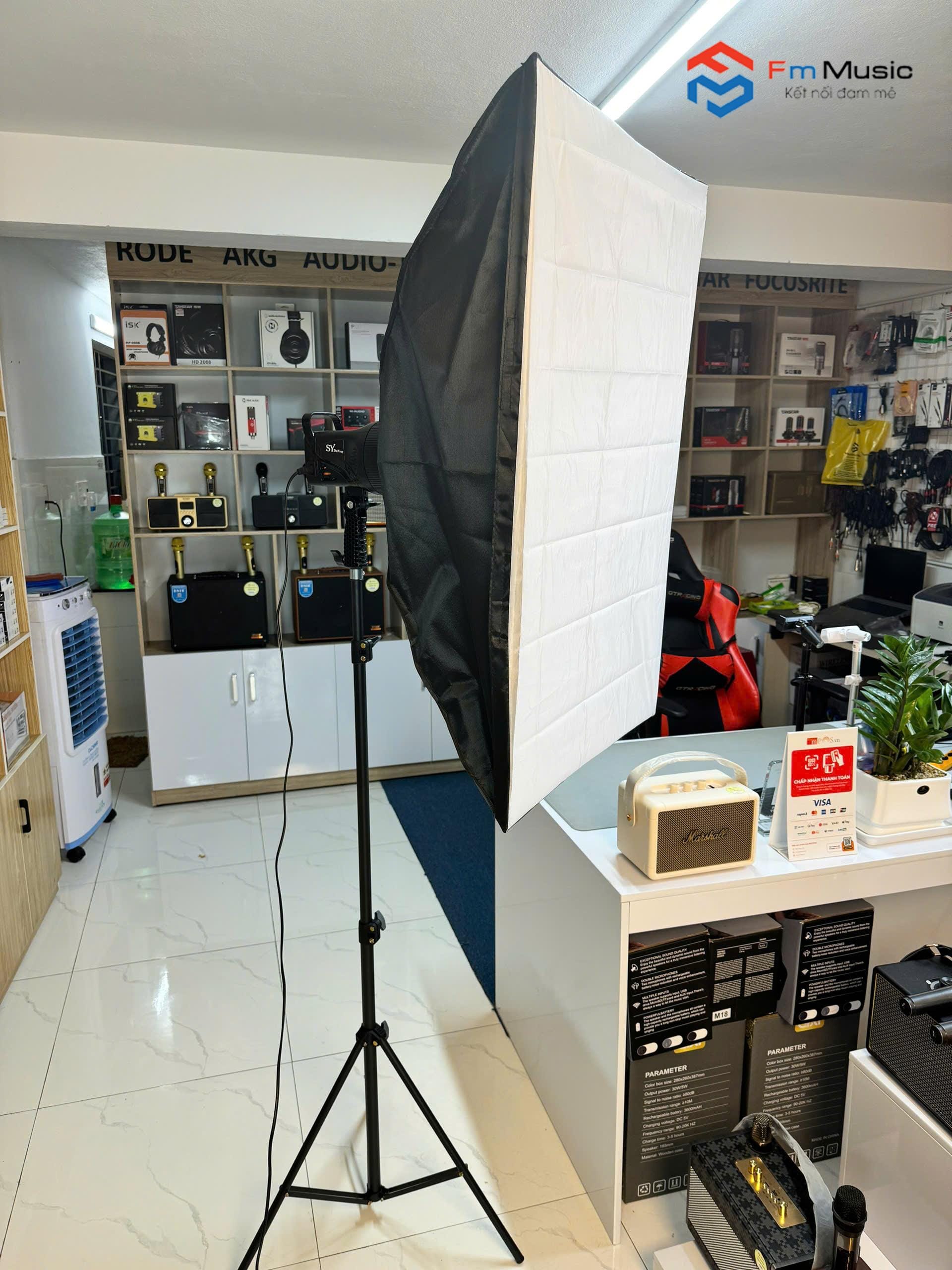 Combo Đèn Softbox Chữ Nhật Lớn 69*90 & Đèn XY 700W – Giải Pháp Ánh Sáng Toàn Diện Cho Studio Combo Đèn Softbox Chữ Nhật Lớn 69*90 & Đèn XY 700W – Giải Pháp Ánh Sáng Toàn Diện Cho Studio