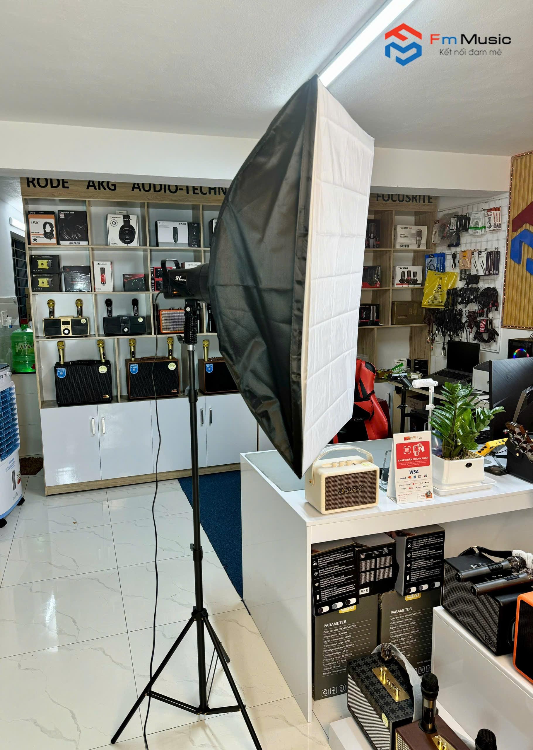 Combo Đèn Softbox Chữ Nhật Lớn 69*90 & Đèn XY 700W – Giải Pháp Ánh Sáng Toàn Diện Cho Studio Combo Đèn Softbox Chữ Nhật Lớn 69*90 & Đèn XY 700W – Giải Pháp Ánh Sáng Toàn Diện Cho Studio