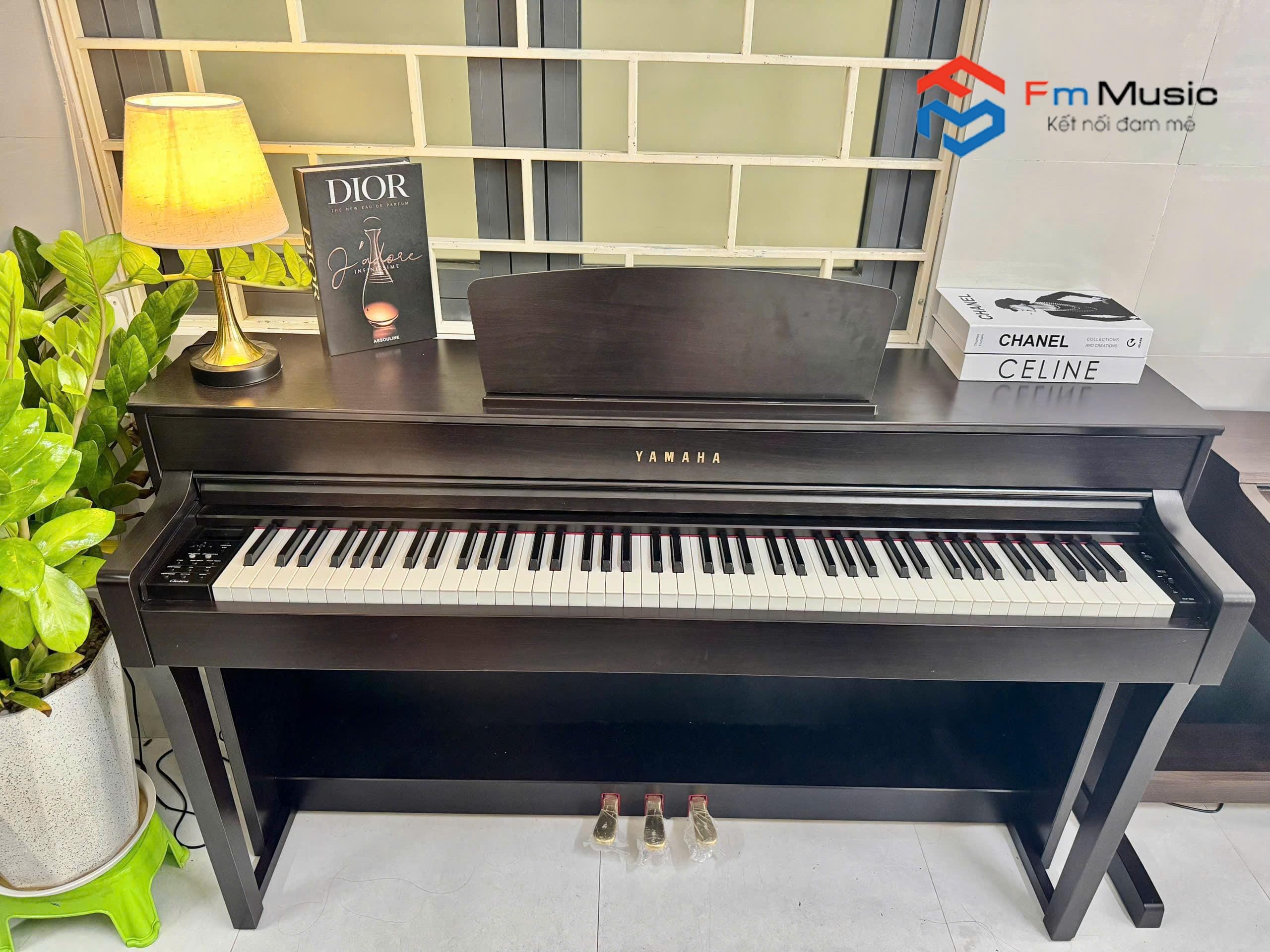 Đàn Piano Yamaha CLP 635R Cao Cấp – Âm thanh chân thực, thiết kế sang trọng Đàn Piano Yamaha CLP 635R Cao Cấp – Âm thanh chân thực, thiết kế sang trọng
