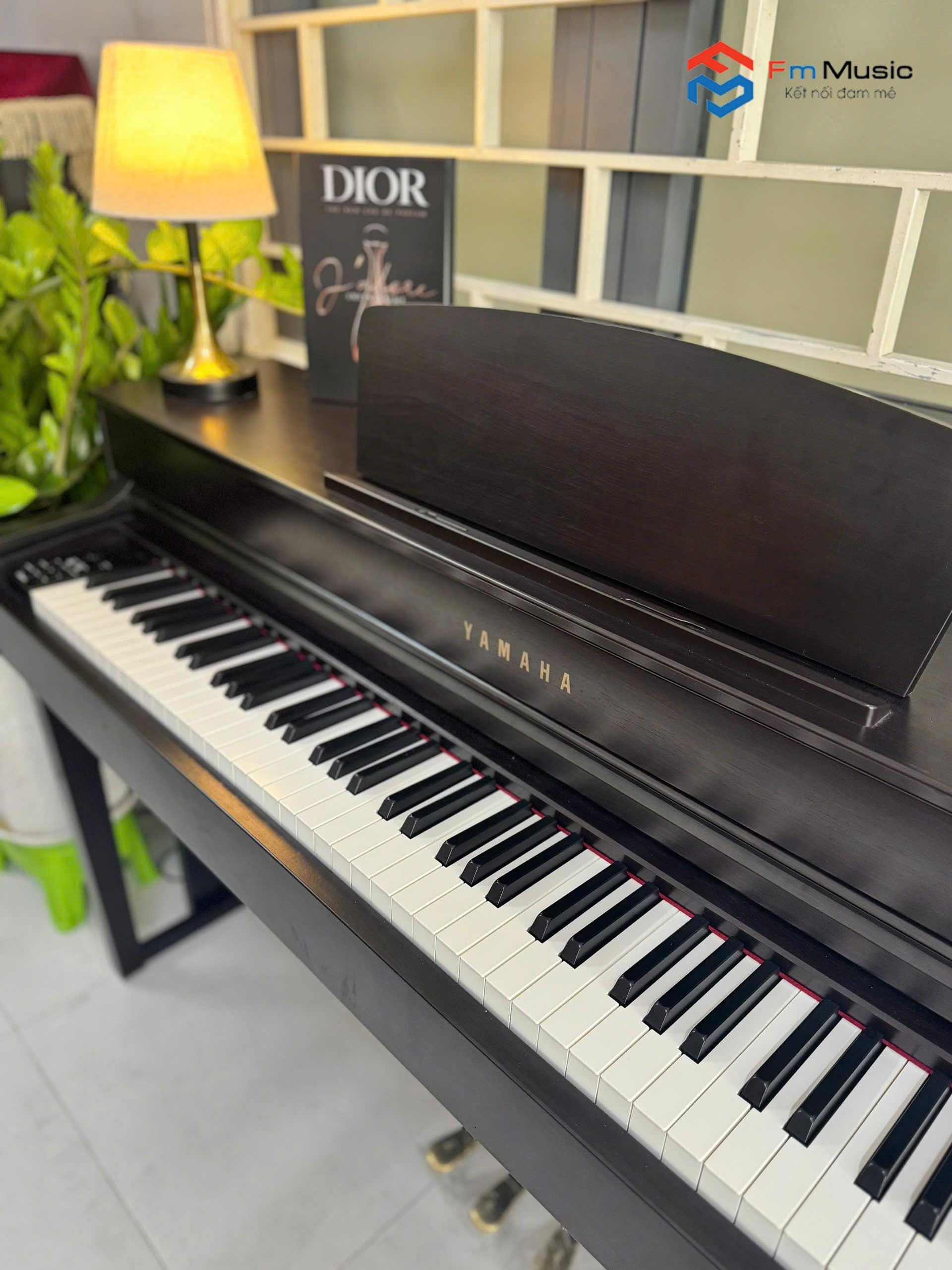 Đàn Piano Yamaha CLP 635R Cao Cấp – Âm thanh chân thực, thiết kế sang trọng Đàn Piano Yamaha CLP 635R Cao Cấp – Âm thanh chân thực, thiết kế sang trọng