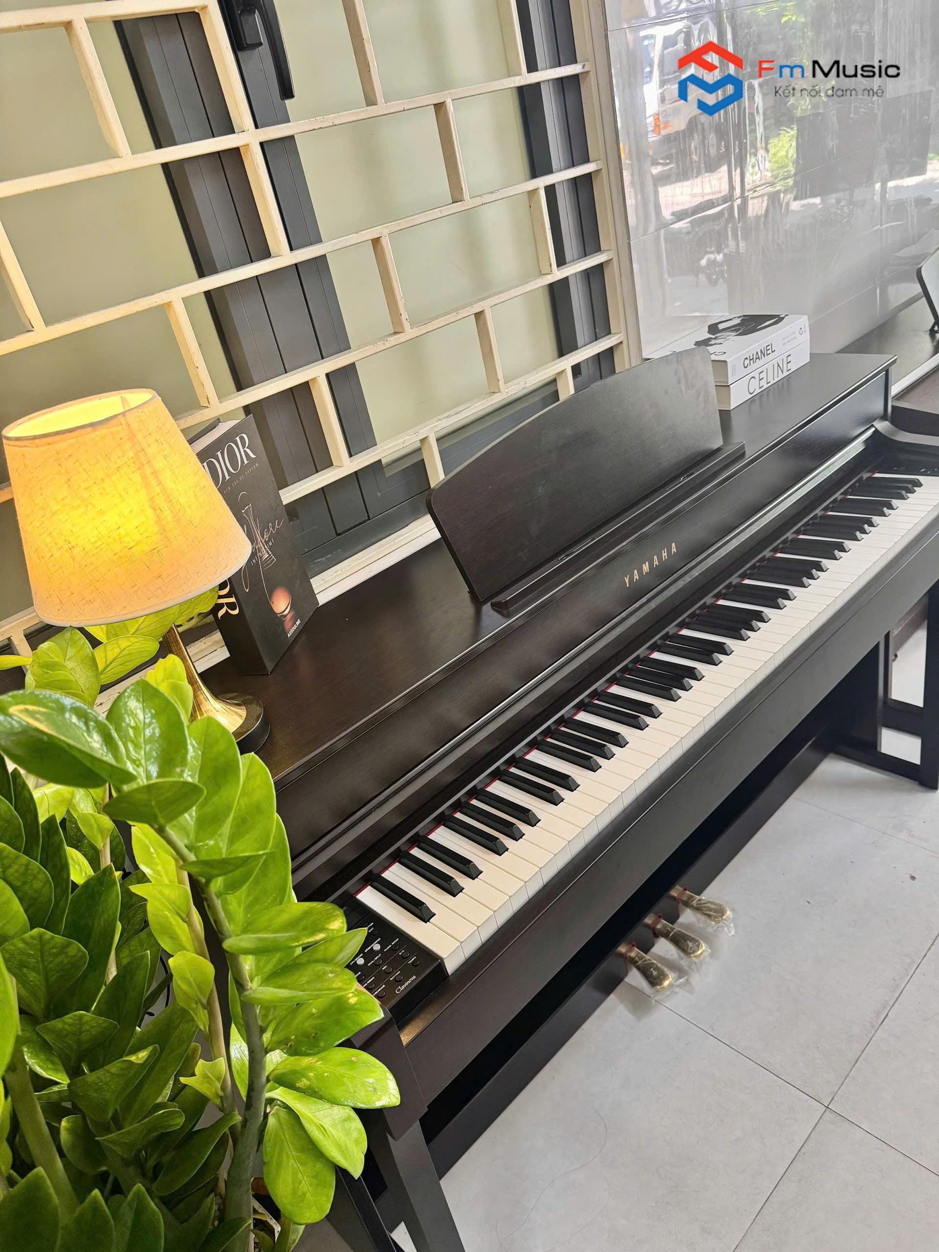 Đàn Piano Yamaha CLP 635R Cao Cấp – Âm thanh chân thực, thiết kế sang trọng Đàn Piano Yamaha CLP 635R Cao Cấp – Âm thanh chân thực, thiết kế sang trọng