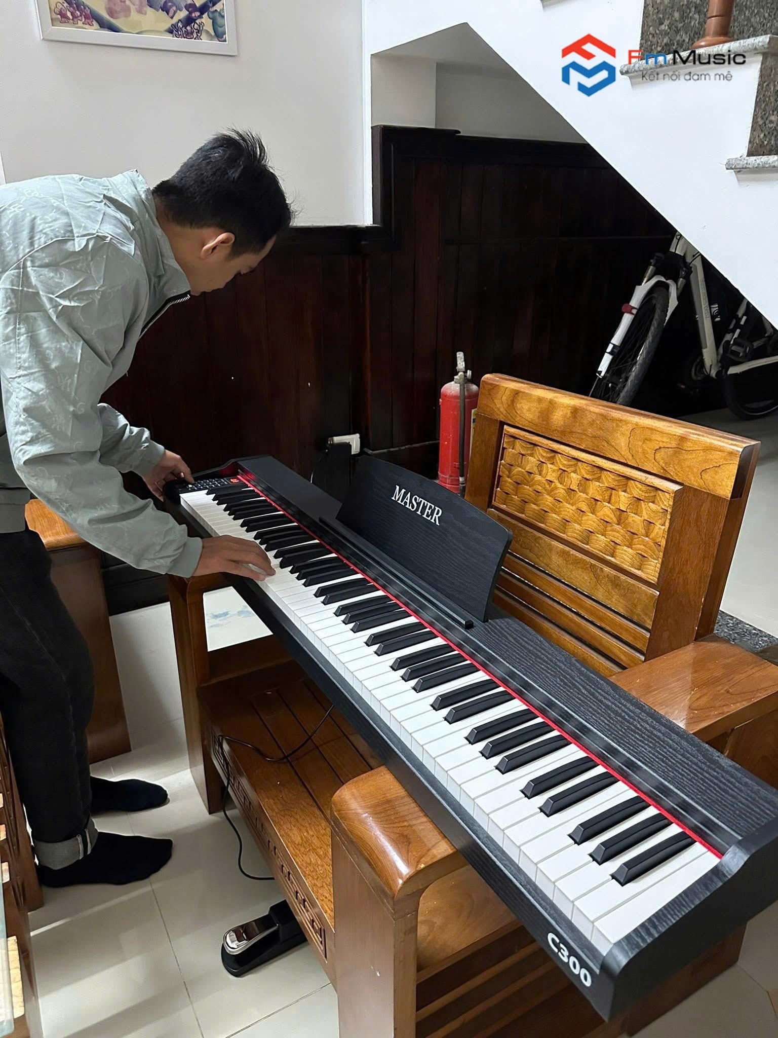 Đàn Piano Điện Master C300 – Piano 88 Phím Giá Rẻ Cho Người Mới Học | Fm Music Đà Nẵng Đàn Piano Điện Master C300 – Piano 88 Phím Giá Rẻ Cho Người Mới Học | Fm Music Đà Nẵng