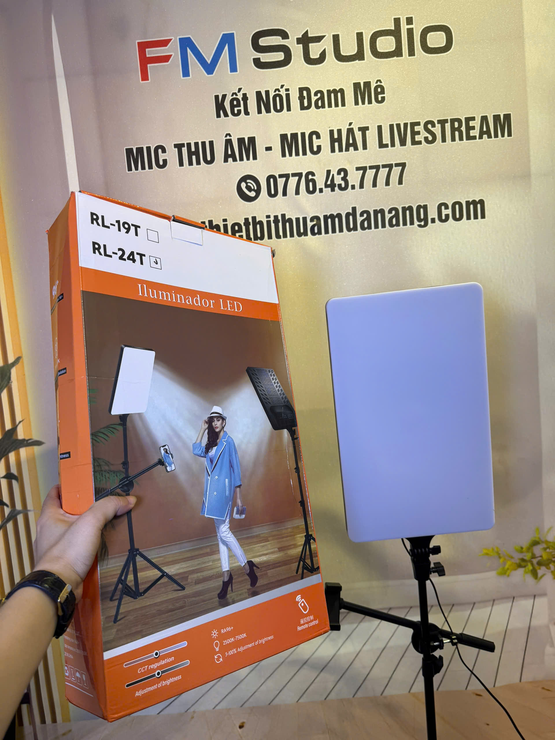 Đèn LED Livestream Bảng Chữ Nhật RL24 – Trợ Sáng Chuyên Nghiệp Cho Quay Phim, Studio Và Livestream Đèn LED Livestream Bảng Chữ Nhật RL24 – Trợ Sáng Chuyên Nghiệp Cho Quay Phim, Studio Và Livestream