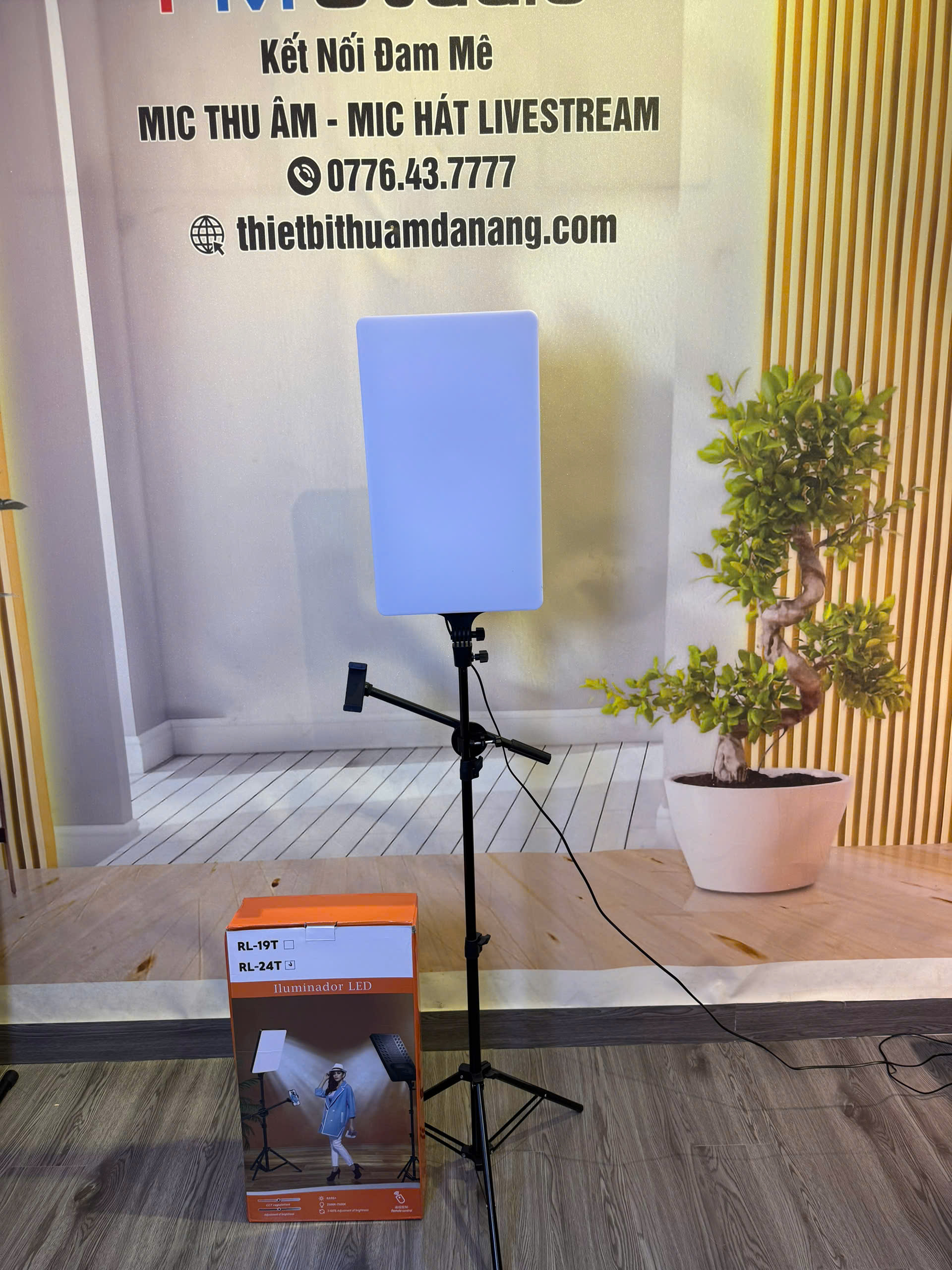 Đèn LED Livestream Bảng Chữ Nhật RL24 – Trợ Sáng Chuyên Nghiệp Cho Quay Phim, Studio Và Livestream Đèn LED Livestream Bảng Chữ Nhật RL24 – Trợ Sáng Chuyên Nghiệp Cho Quay Phim, Studio Và Livestream