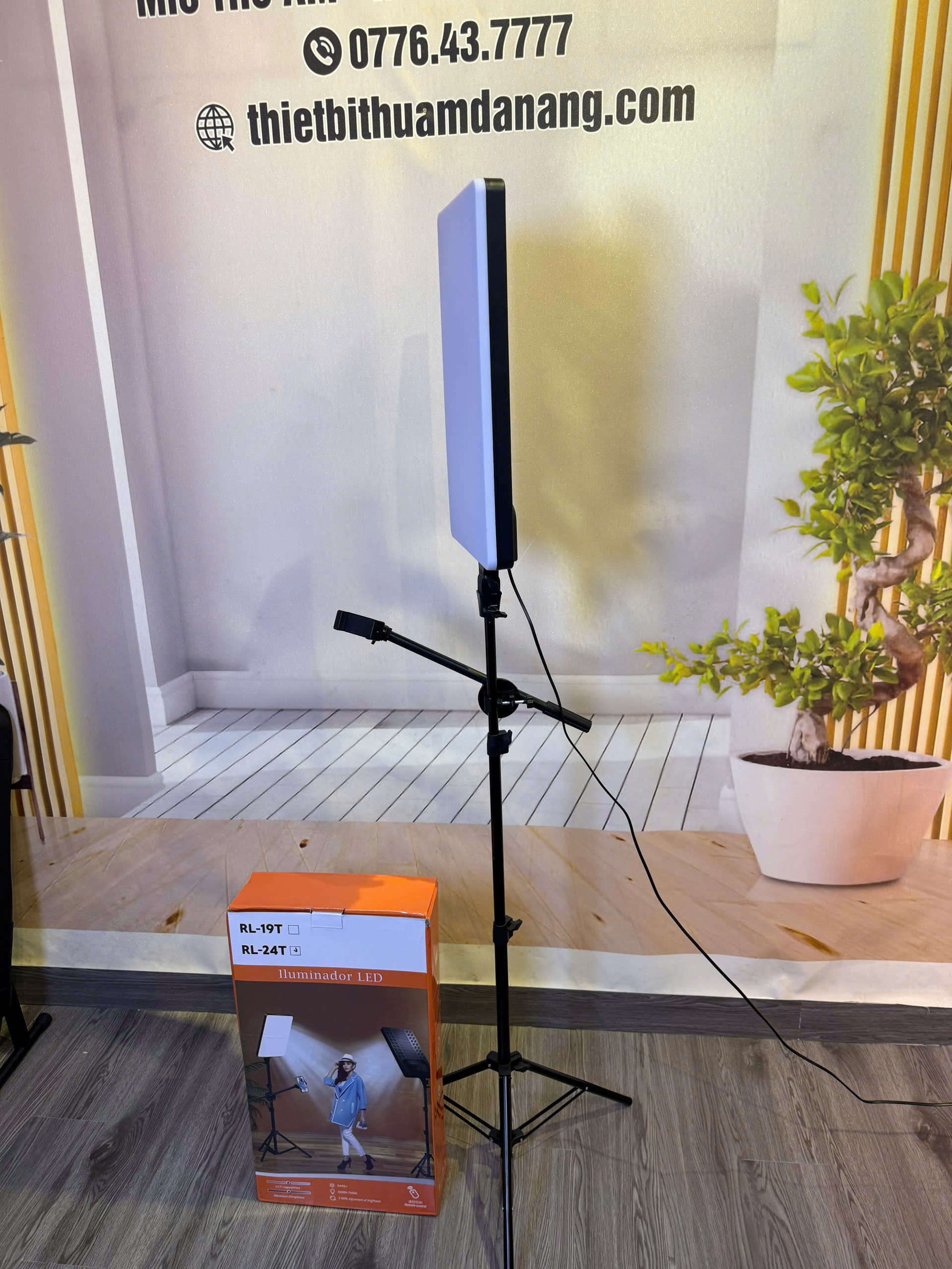 Đèn LED Livestream Bảng Chữ Nhật RL24 – Trợ Sáng Chuyên Nghiệp Cho Quay Phim, Studio Và Livestream Đèn LED Livestream Bảng Chữ Nhật RL24 – Trợ Sáng Chuyên Nghiệp Cho Quay Phim, Studio Và Livestream