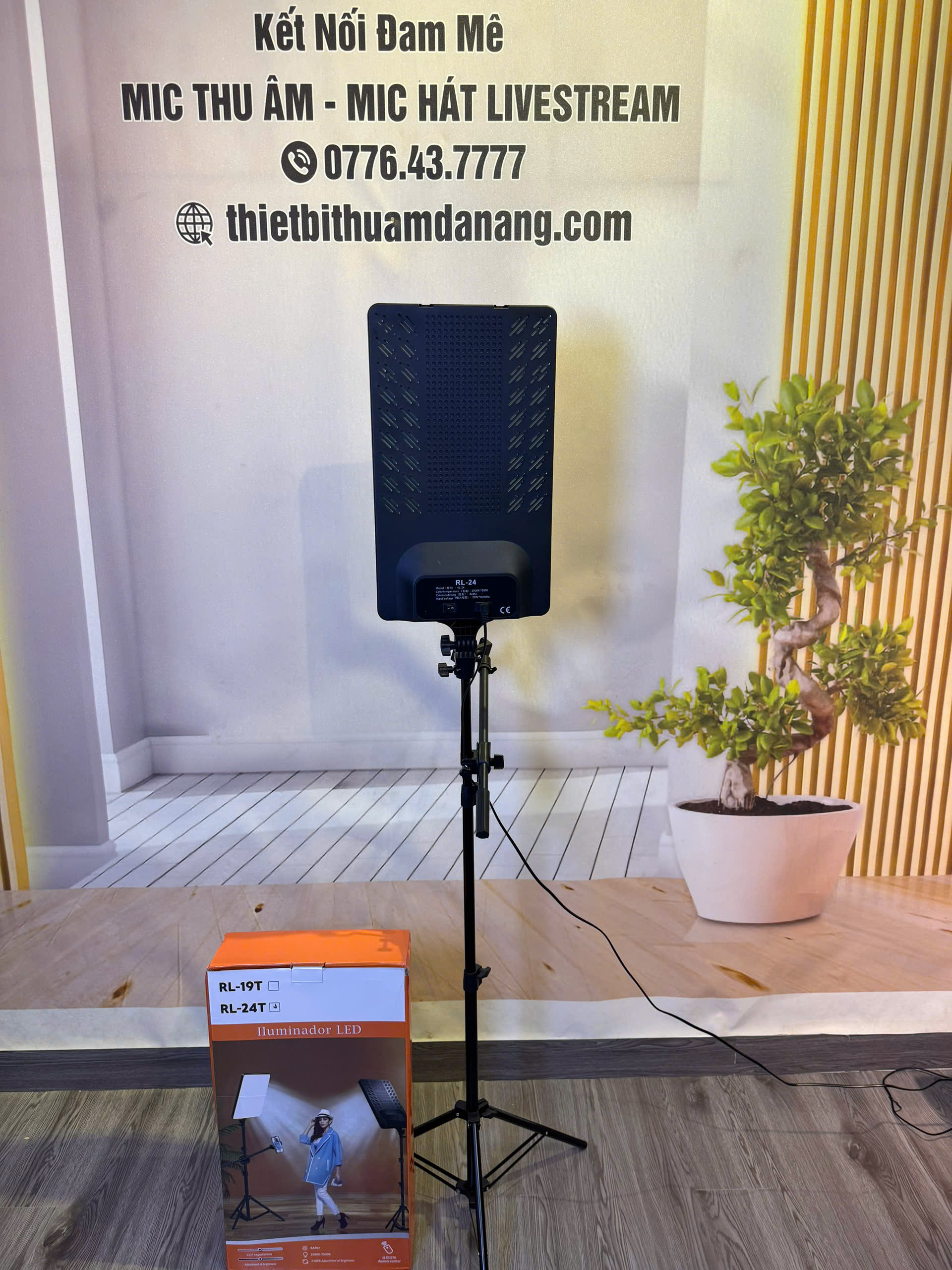 Đèn LED Livestream Bảng Chữ Nhật RL24 – Trợ Sáng Chuyên Nghiệp Cho Quay Phim, Studio Và Livestream Đèn LED Livestream Bảng Chữ Nhật RL24 – Trợ Sáng Chuyên Nghiệp Cho Quay Phim, Studio Và Livestream